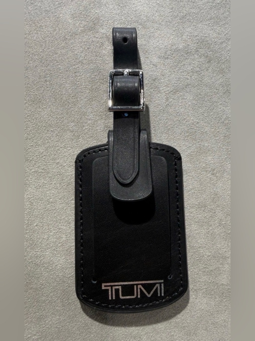 NEW Tumi 3.625” x 2.25” Leather Luggage Name Tag w/ Buckle - BLACK